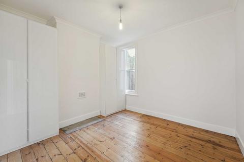 2 bedroom flat for sale, Treport Street, London SW18