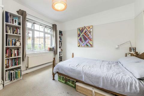 3 bedroom flat for sale, Fieldview, London SW18