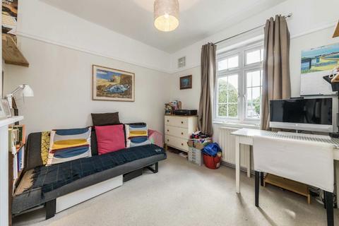 3 Fieldview, London, SW18 3HG