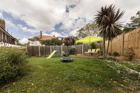 3 Fieldview, London, SW18 3HG