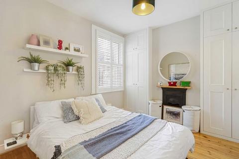 2 bedroom flat for sale, Penwith Road, London SW18