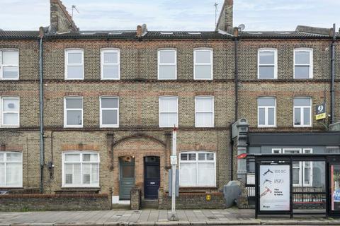 3 bedroom flat for sale, Garratt Lane, London SW18