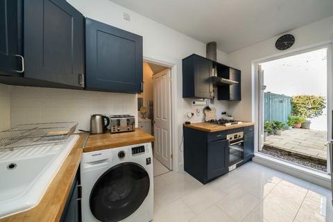 2 bedroom maisonette for sale, Brookwood Road, London SW18