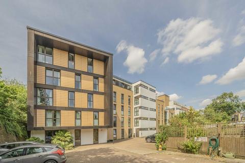 1 bedroom flat for sale, Petergate, London SW11