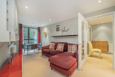 1 bedroom flat for sale, Petergate, London SW11