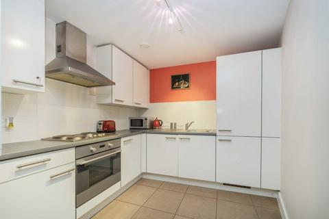 1 bedroom flat for sale, Petergate, London SW11