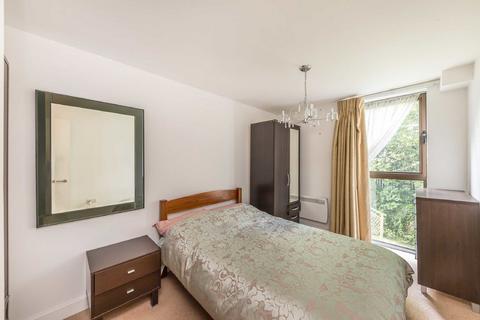 1 bedroom flat for sale, Petergate, London SW11