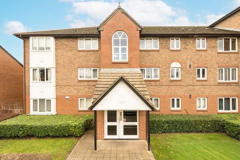 2 bedroom flat to rent, Peartree Avenue, London SW17