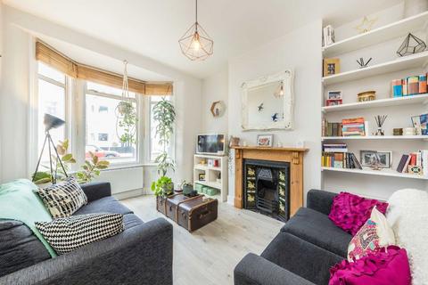 1 bedroom flat for sale, Duntshill Road, London SW18