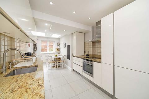 3 bedroom flat for sale, Fieldview, London SW18