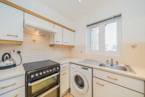 1 bedroom flat to rent, Barnfield Close, London SW17