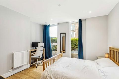 2 bedroom flat for sale, Plough Lane, London SW17