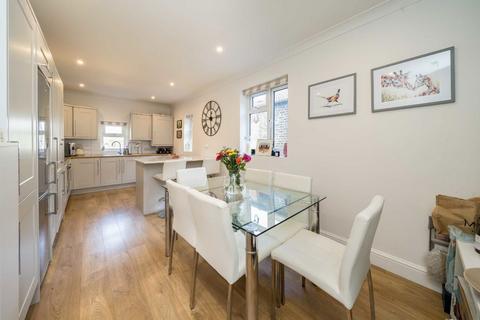 3 bedroom flat for sale, Kimber Road, London SW18