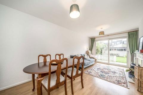 2 bedroom semi-detached house to rent, Bassingham Road, London SW18