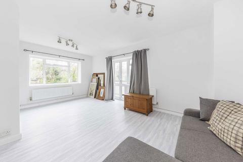 3 bedroom flat to rent, Gap Road, London SW19