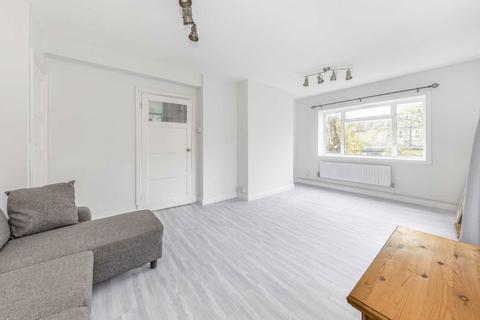 3 bedroom flat to rent, Gap Road, London SW19