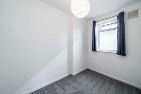 2 bedroom flat for sale, York Close, London W7