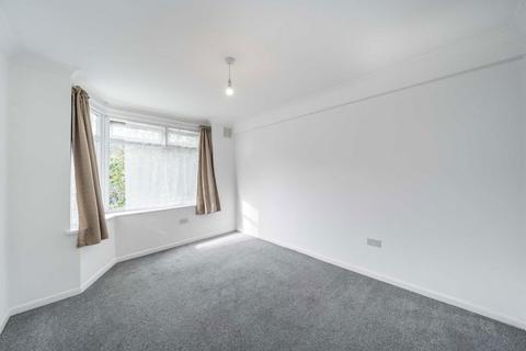 2 bedroom flat for sale, York Close, London W7