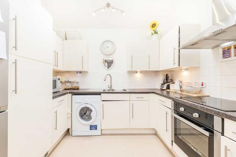 2 bedroom flat for sale, Jasper Avenue, London W7