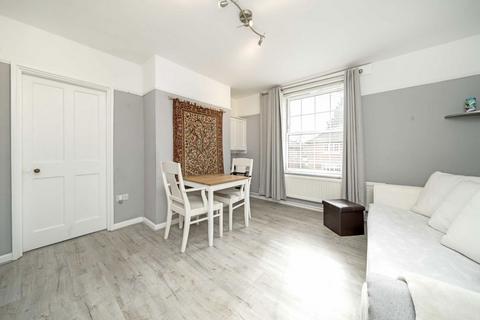 1 bedroom flat for sale, Kennedy Road, London W7