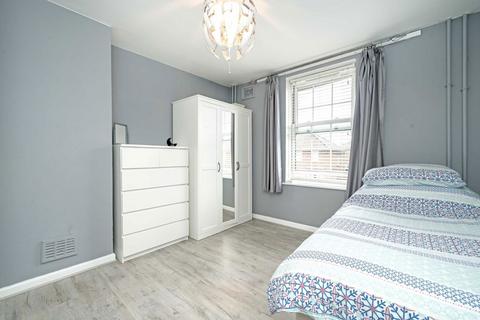 1 bedroom flat for sale, Kennedy Road, London W7