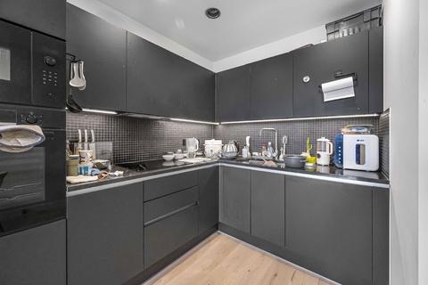 2 bedroom flat for sale, Middle Road, London W7