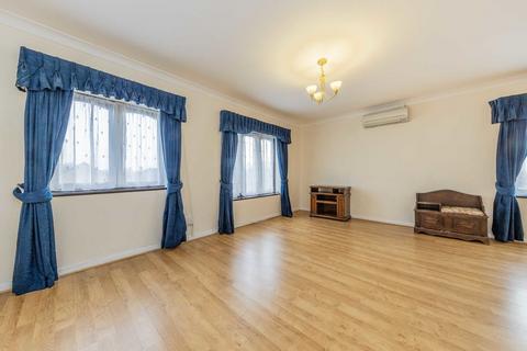 3 bedroom maisonette for sale, Greenford Avenue, London W7