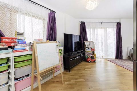 2 bedroom flat for sale, Copley Close, London W7