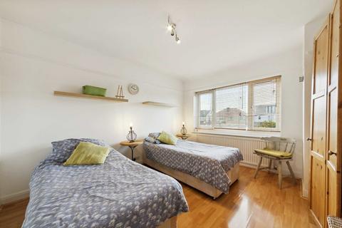 11 Thames Avenue, Perivale, Greenford, UB6 8JL