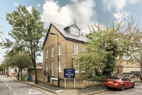 2 bedroom flat for sale, Rosebank Road, London W7