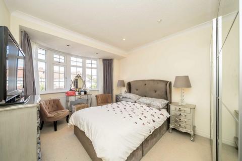 4 bedroom semi-detached house for sale, Medway Drive, Greenford UB6