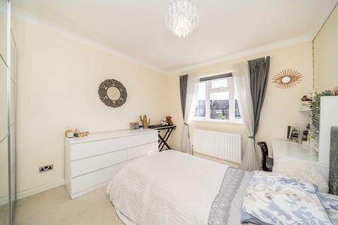 38 Medway Drive, Greenford, UB6 8LW