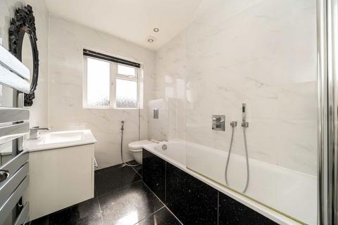 38 Medway Drive, Greenford, UB6 8LW