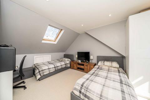 38 Medway Drive, Greenford, UB6 8LW