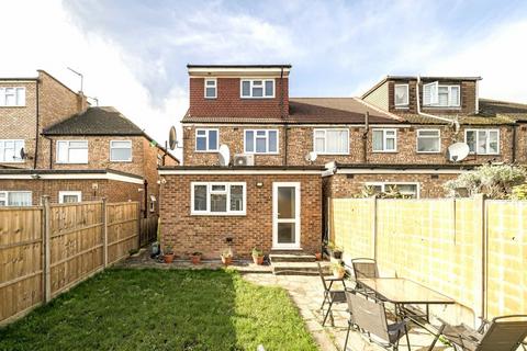 38 Medway Drive, Greenford, UB6 8LW