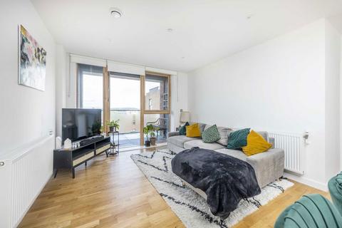 2 bedroom flat for sale, Copley Close, London W7