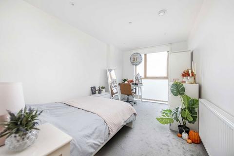 2 bedroom flat for sale, Copley Close, London W7