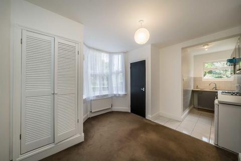 1 bedroom flat for sale, Oaklands Road, London W7