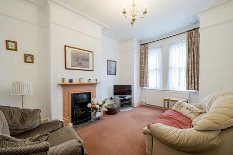 2 bedroom flat for sale, Cumberland Road, London W7