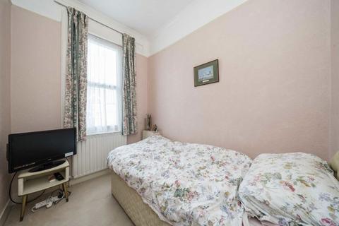 2 bedroom flat for sale, Cumberland Road, London W7