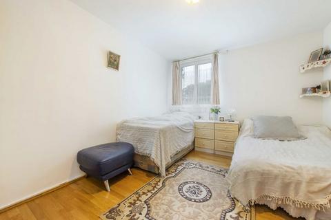 1 bedroom flat for sale, Copley Close, London W7