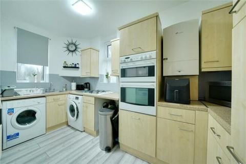 2 bedroom maisonette to rent, Inverness Avenue, Enfield, EN1