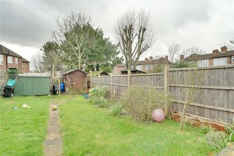 2 bedroom maisonette to rent, Inverness Avenue, Enfield, EN1