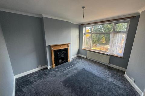 2 bedroom maisonette to rent, Inverness Avenue, Enfield, EN1