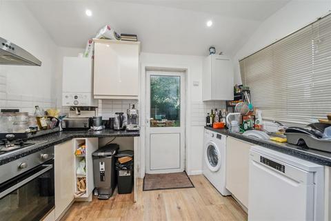 2 bedroom apartment for sale, Harpenden Road, London E12