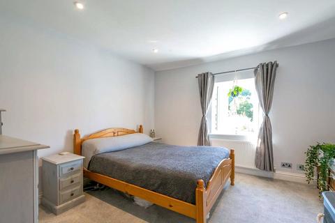 4 bedroom terraced house to rent, Blackheath Lane, Blackheath, Guildford, Surrey, GU4