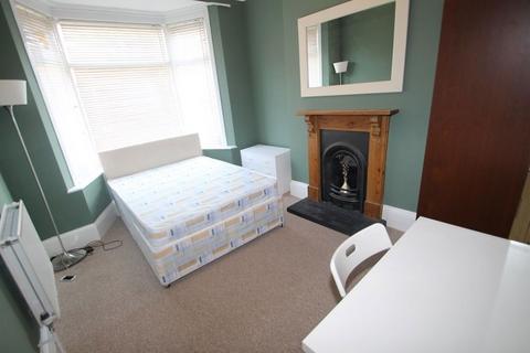 4 bedroom terraced house to rent, Thurlow Road, Leicester