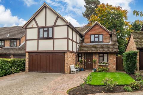 4 bedroom detached house for sale, Foxhanger Gardens, Woking, Surrey