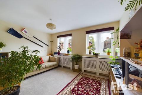 2 bedroom apartment for sale, Meadow Croft, Bowes Road, Staines-Upon-Thames, Surrey, TW18