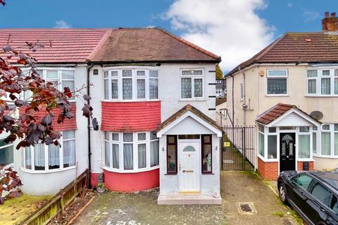 3 bedroom end of terrace house to rent, Rutland Road, Southall, UB1